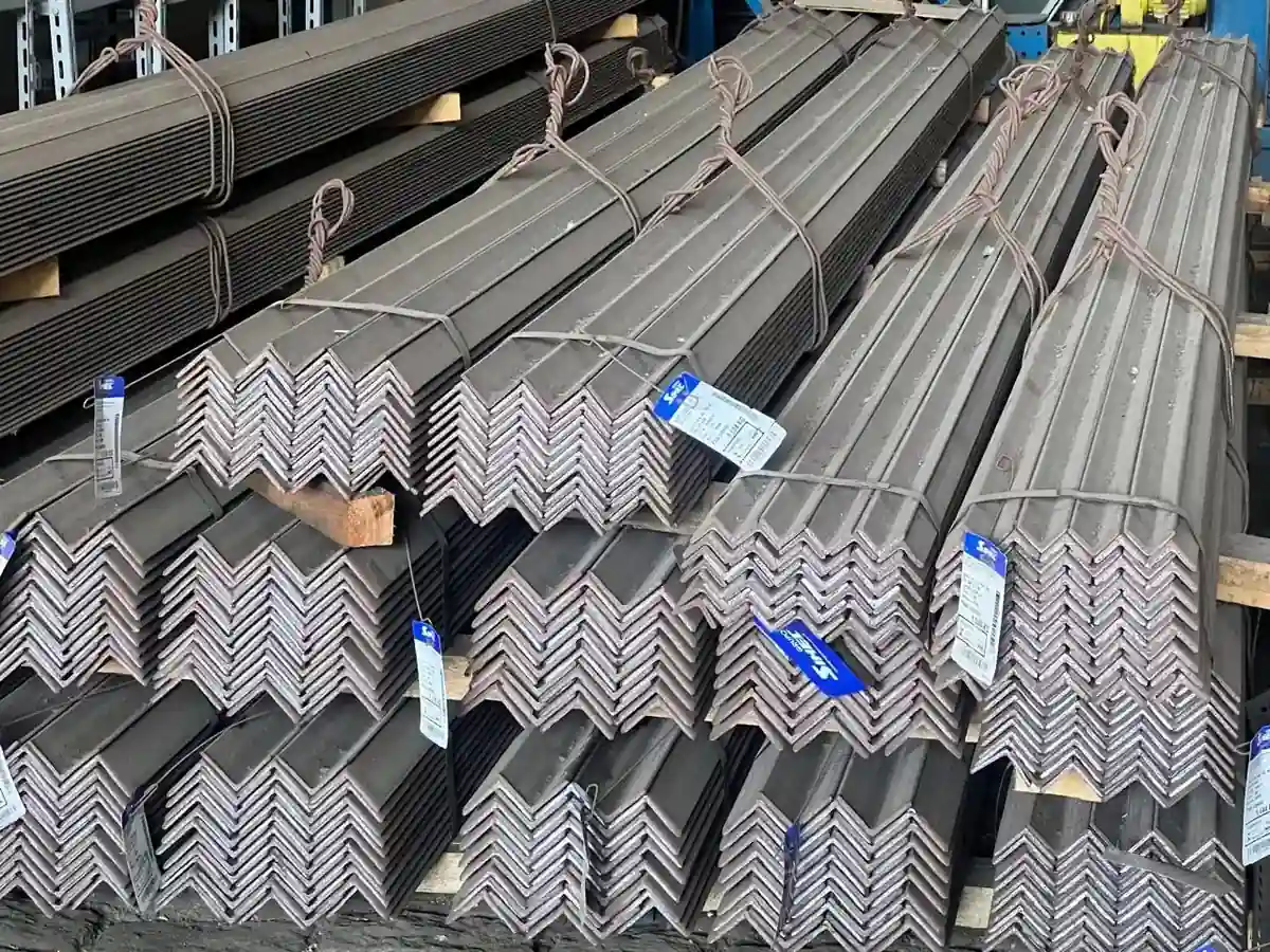 Cantoneiras de aço